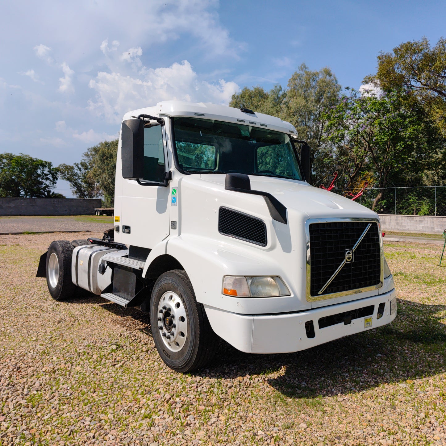 2015 Volvo VNM200