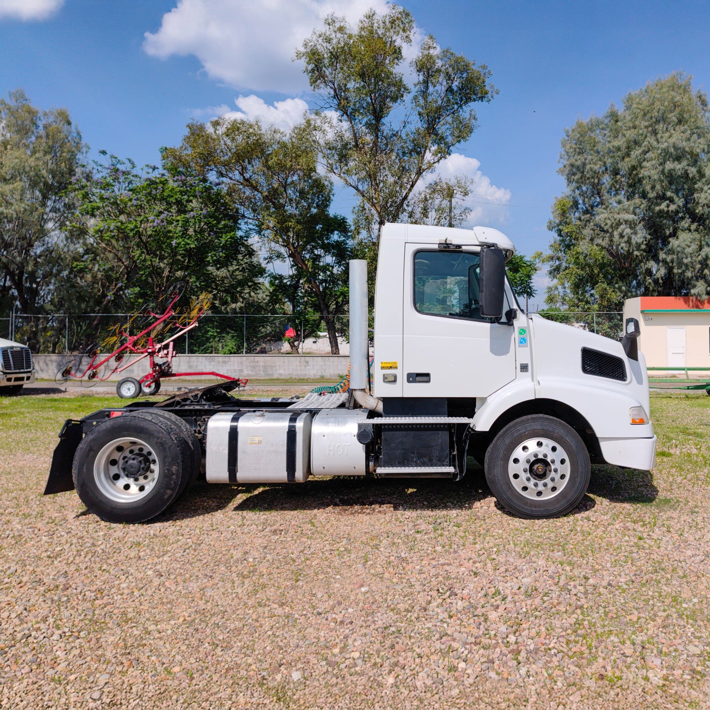 2015 Volvo VNM200