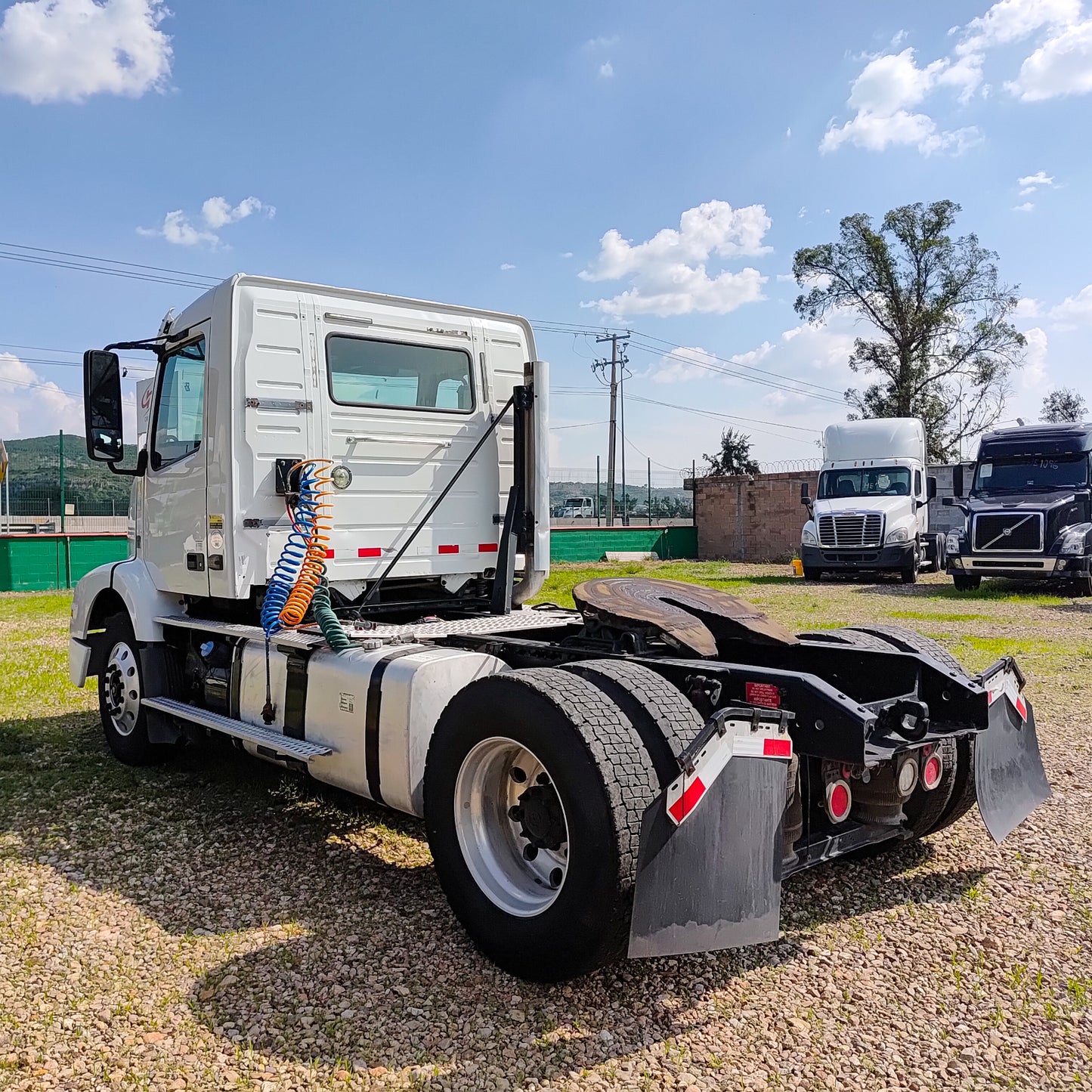 2015 Volvo VNM200