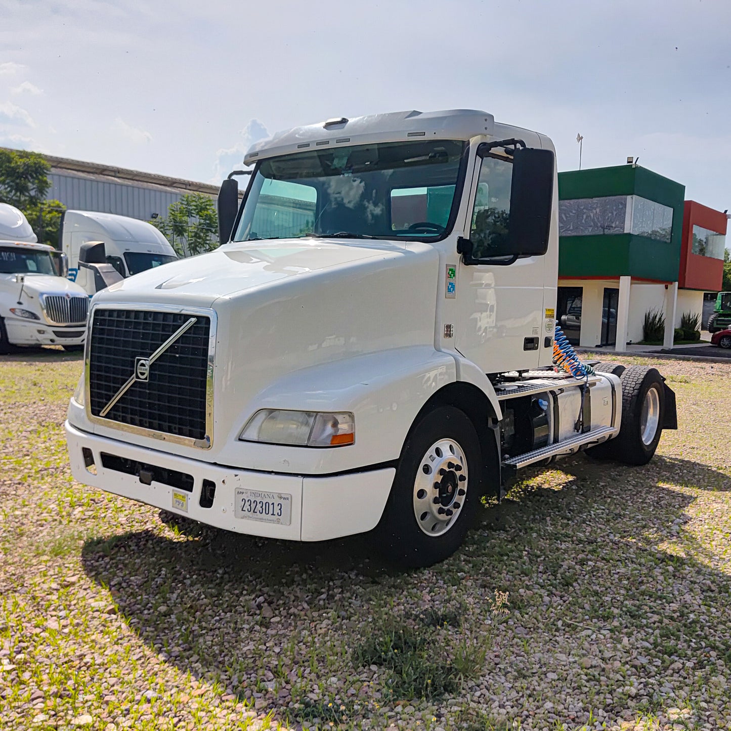 2015 Volvo VNM200