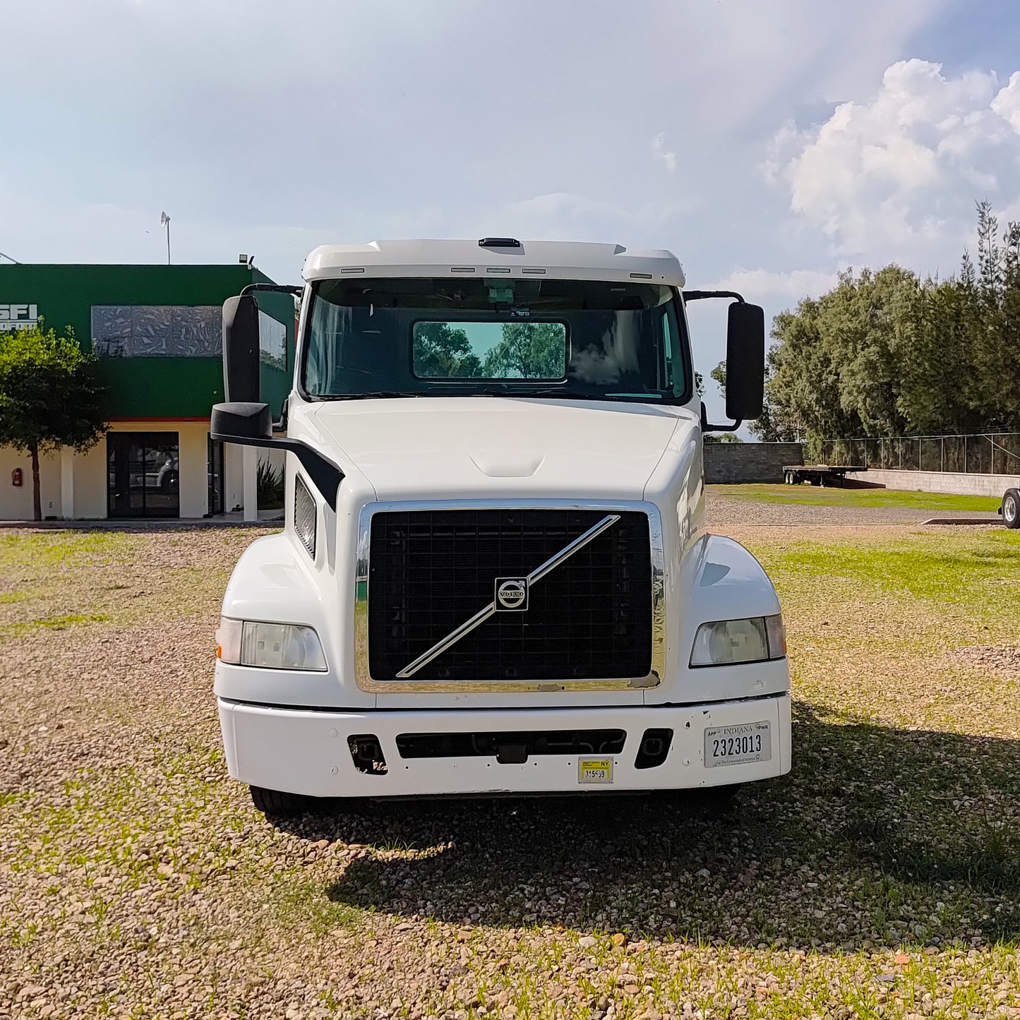2015 Volvo VNM200