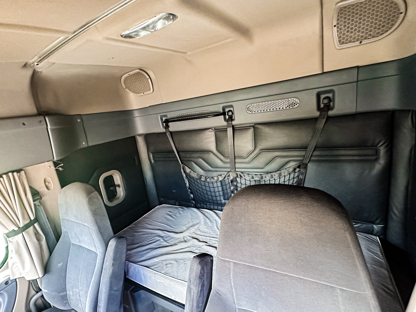 2016 Freightliner Cascadia 125
