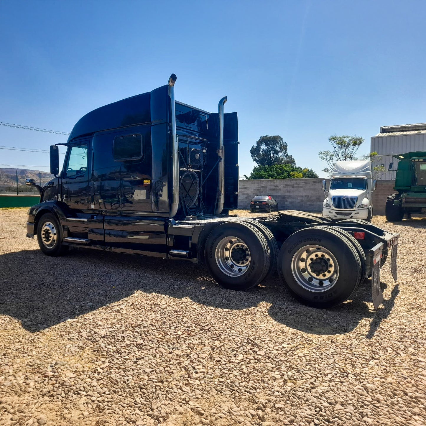 2015 Volvo VNL670