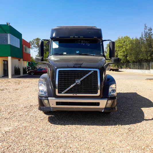 2015 Volvo VNL670