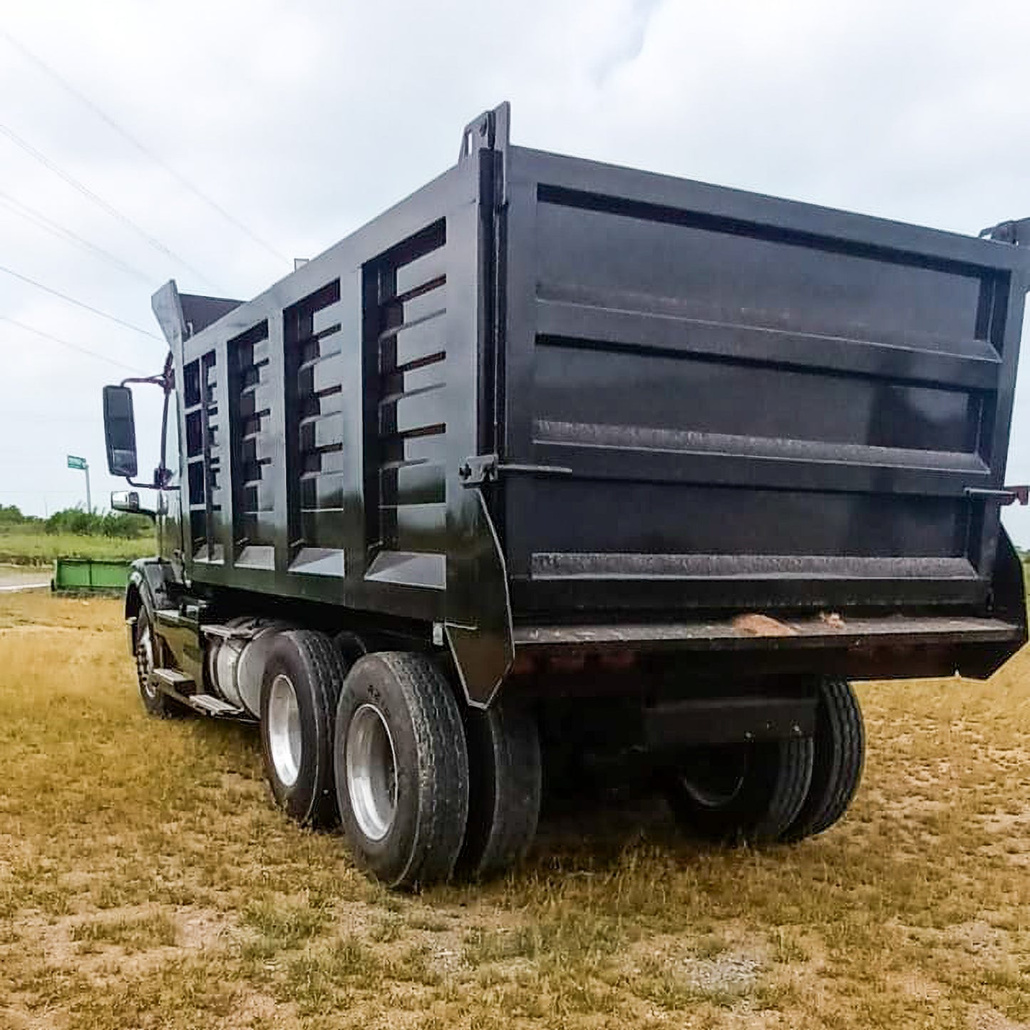 2015 Volvo VNL Dump Truck