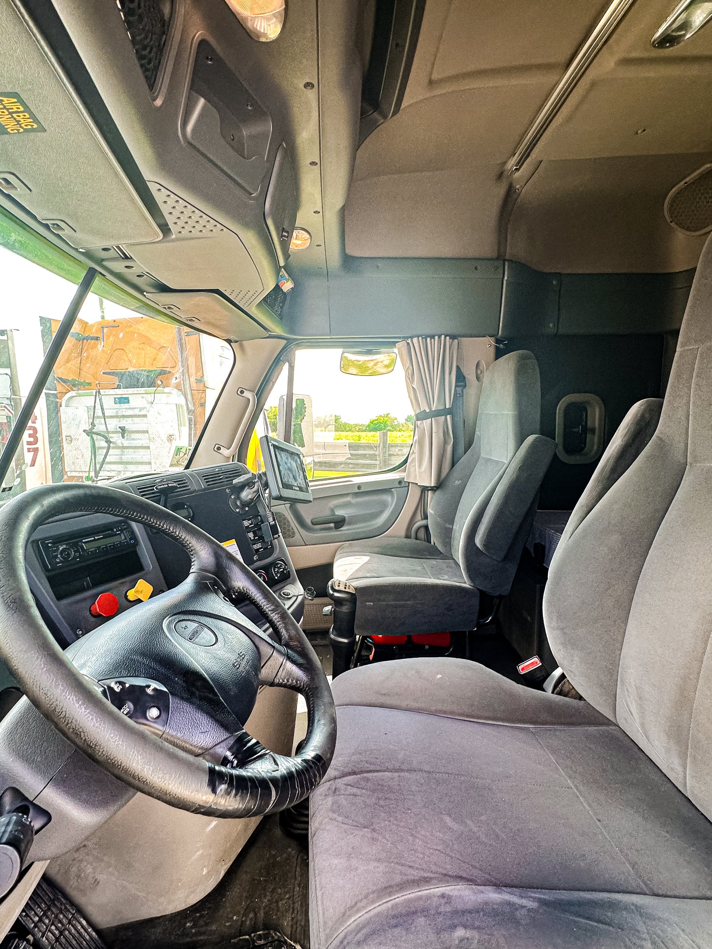 2016 Freightliner Cascadia 125