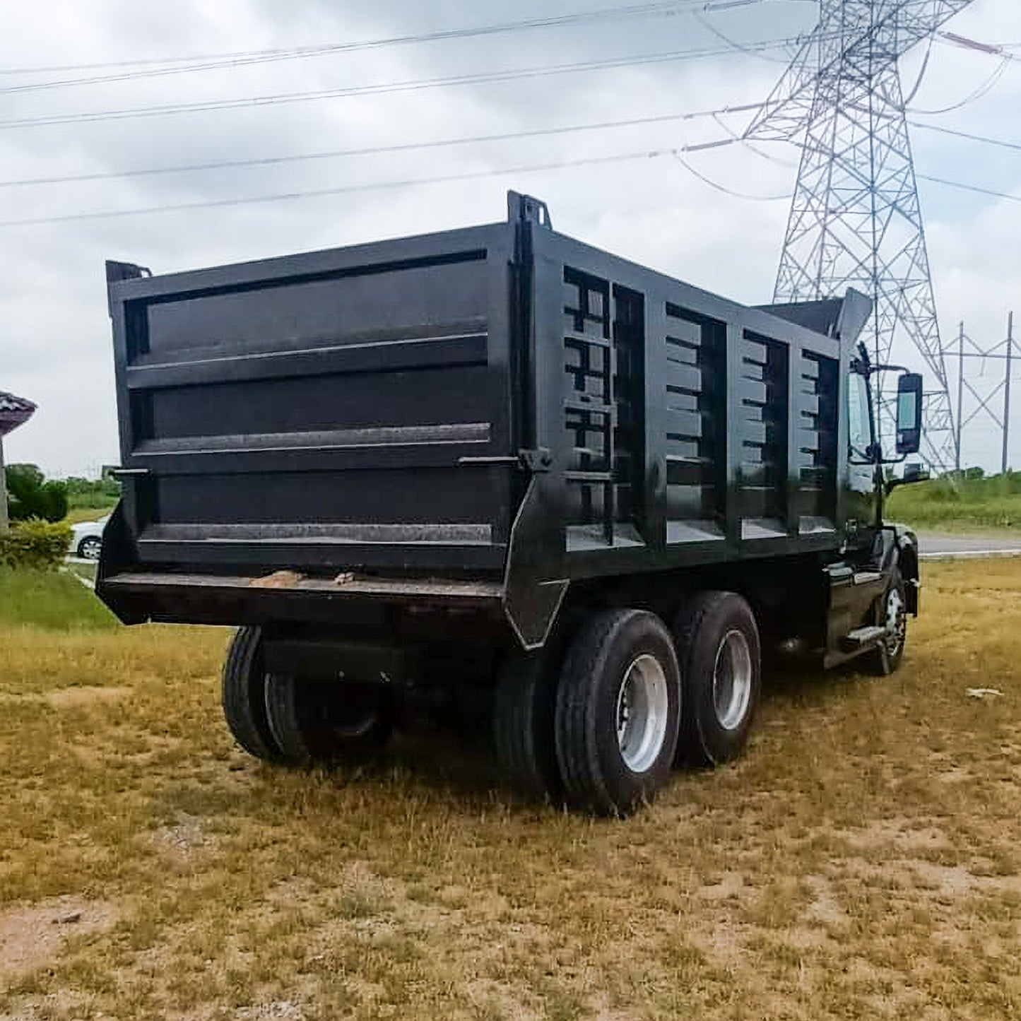 2015 Volvo VNL Dump Truck
